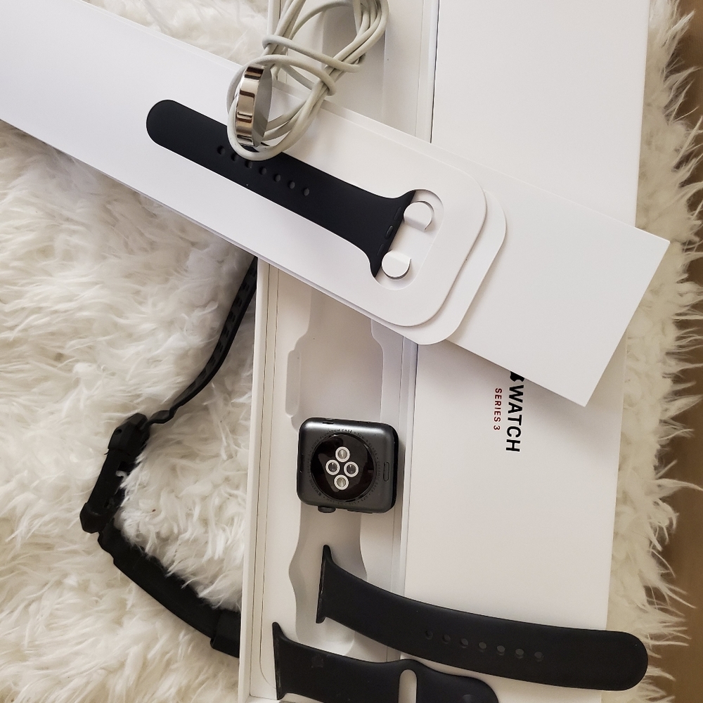 🛑SOLD🛑Apple Watch Series 3 - Picture 5 of 9